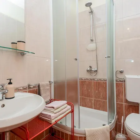 Beautiful Apartment In Baska Voda Baška Voda