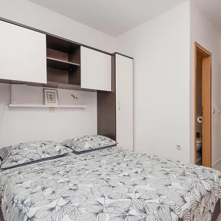Apartmán Beautiful Apartment In Baska Voda