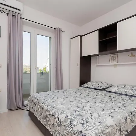 Apartmán Beautiful Apartment In Baska Voda
