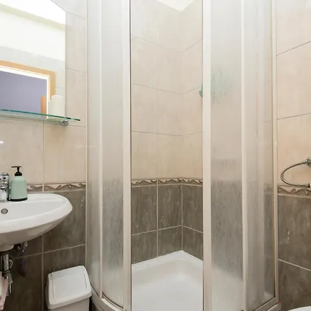 Beautiful Apartment In Baska Voda *